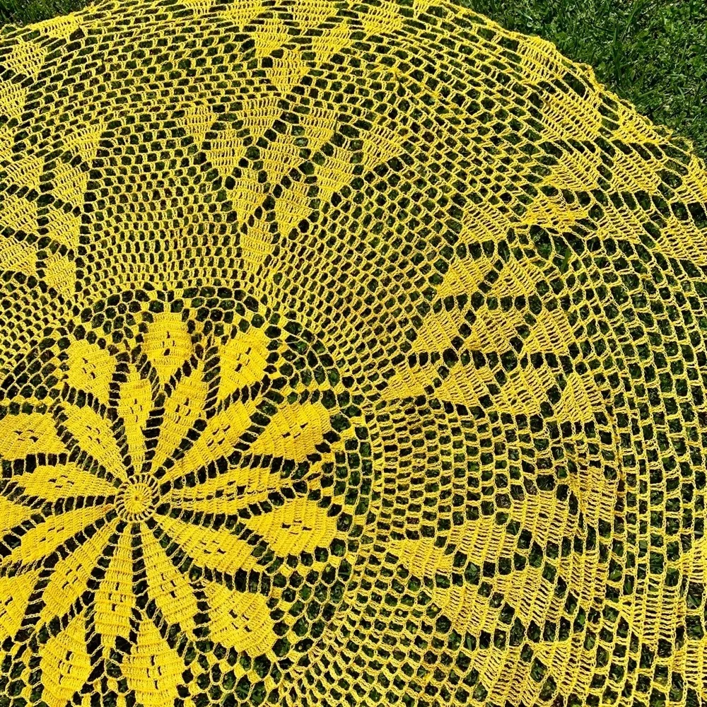 Crochet table cloth